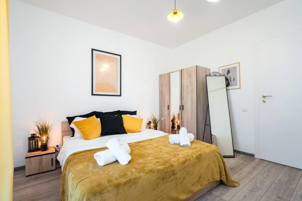 Carol New Building With Balcony Apartment Букурещ Екстериор снимка