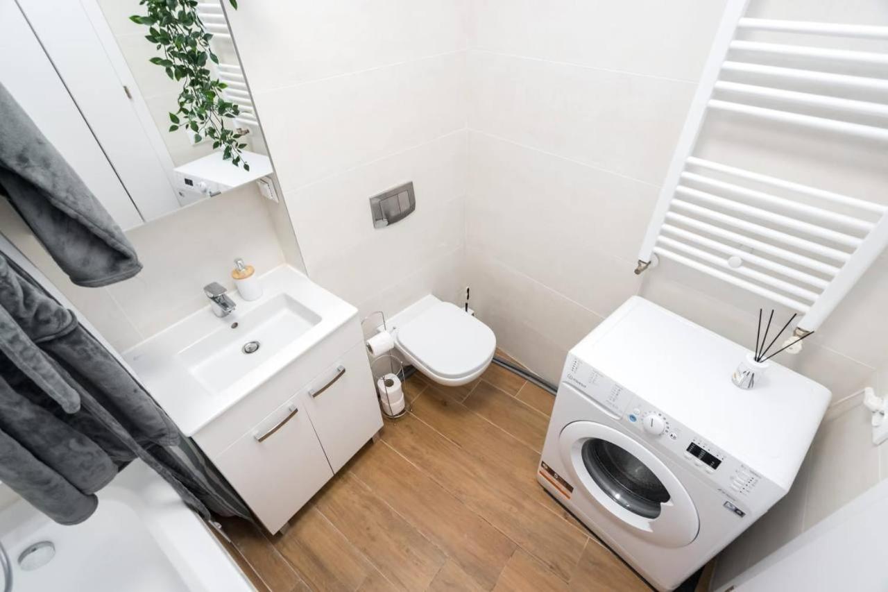 Carol New Building With Balcony Apartment Букурещ Екстериор снимка